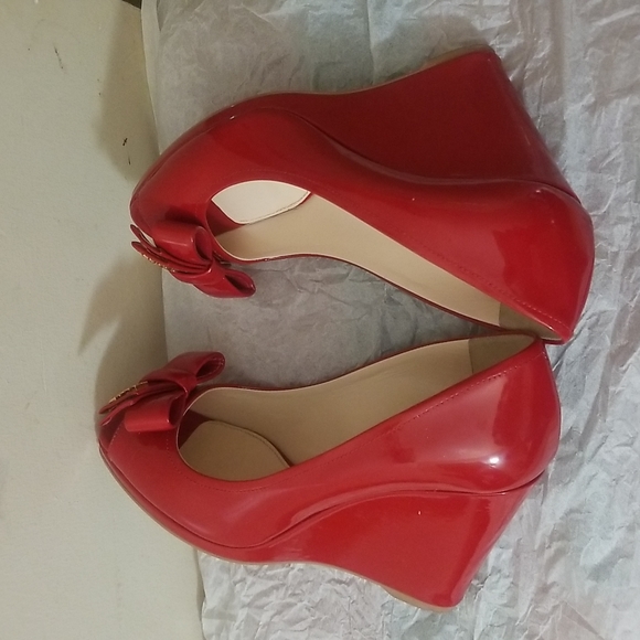 PRADA patent leather peep toe bow wedges. Worn 2x. - Picture 3 of 8